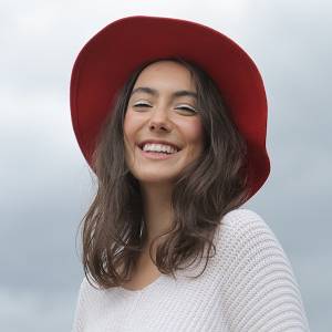 female manager review, social proof